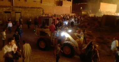 مساعد مدير أمن الغربية ينتقل إلى موقع حريق مصنع الكتان بزفتى