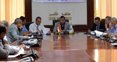 بالصور.. محافظ الأقصر يتابع نسب تنفيذ المشروعات بالخطة الإستثمارية للعام الجارى