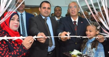 بالفيديو.. رئيس جامعة أسيوط يفتتح معرض الفنون التشكيلية وصالة للألعاب الرياضية