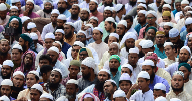 بالصور.. آلاف الاسلاميين يتظاهرون فى بنجلاديش ضد وضع تمثال يونانى بدكا