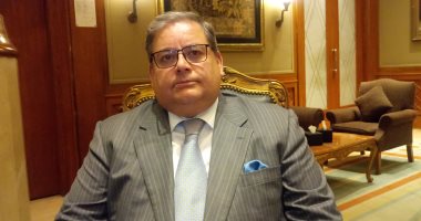 طارق عكاشة أستاذ الطب النفسي يقدم نصائح لمنع الإصابة بالاكتئاب خلال جائحة كورونا: لا تحاول البحث عن الأخبار السيئة أكثر من 10 إلى 15 دقيقة على مدار اليوم.. واحصل على معلوماتك الطبية من مصادر موثوق فيها