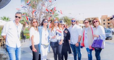 بالصور..غادة والى وليلى علوى تفتتحا معرض "من النهاردة مصرى" بالتجمع الخامس