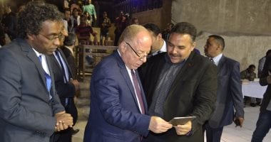 بالصور.. وزير الثقافة فى مهرجان الطبول: دليل المصريين على مواصلة الحياة الآمنة