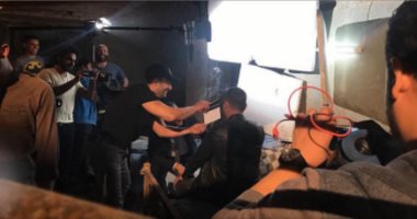 بالفيديو.. أحمد السقا عامل كلاكيت فى مسلسل أمير كرارة الجديد