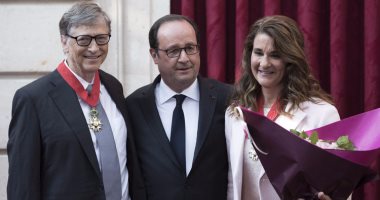هولاند يمنح مؤسس مايكروسوفت وزوجته أعلى وسام فى فرنسا