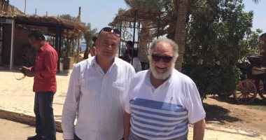 بالصور.. يحيى الفخرانى يقضى إجازة "ربيعية" فى "نويبع"