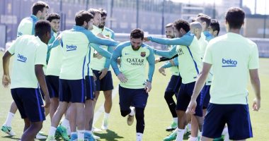 بالفيديو.. عقاب جماعى من نجوم برشلونة لميسي قبل الكلاسيكو