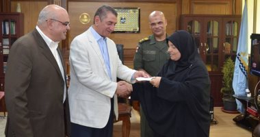 بالصور..محافظ كفر الشيخ يكرم الأمهات المثاليات ويقدم لهن منحة الرئاسة