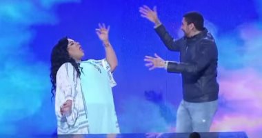 بالفيديو.. وصلة رقص بين أحمد الفيشاوى وشيماء سيف على أغنية "أدينى رمضان"