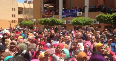 بالصور ..بدء 15 وقفة إحتجاجية ضد الإرهاب بجامعة بنها