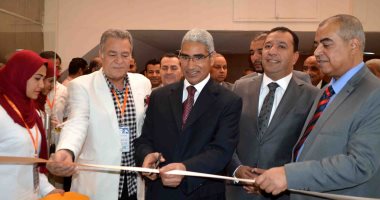 بالصور.. محافظ الأقصر يفتتح المؤتمر الدولى الثالى للفنون التشكيلية وخدمة المجتمع