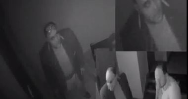 فيديو من كاميرا مراقبة يرصد لحظة سطو على شركة سياحة بمدينة نصر