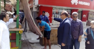 رئيس حى المطرية يرأس حملة لازالة الاشغالات بشارع الترولى