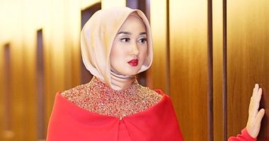 بالصور .. للمحجبات إزاى تلبسى البلوزة الـoff shoulder موضة 2017؟