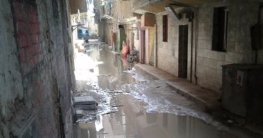 قارئ يشكو طفح مياه المجارى بأحد شوارع ميت عقبة
