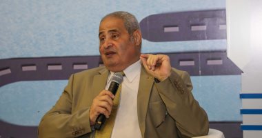 نبيل فاروق يجرى عملية جراحية تتطلب جلوسه على كرسى متحرك لمدة 3 شهور