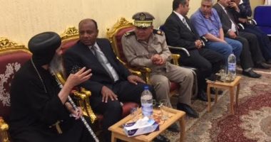 بالفيديو والصور .. مدير أمن الغربية يقدم العزاء لأسقف المحلة فى شهداء كنيسة مارجرجس