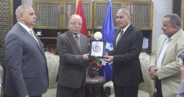 بالفيديو.. محافظ السويس يستقبل وزير الثقافة