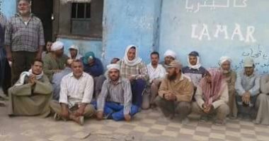 بالفيديو والصور.. عمال شرق العوينات يستغيثون بالمحافظ لحل أزمة الخبز