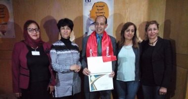 بالفيديو والصور.. ملتقى المبدعات العربيات بتونس يكرم محمد ثروت