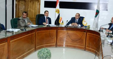 محافظ سوهاج يعلن إنشاء مدرسة ثانوى بقرية عنيبس استجابة للأهالى