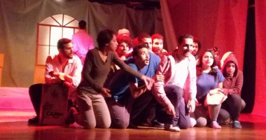 "طير يا حمام" عرض مسرحى يؤكد "جنون المجتمع"