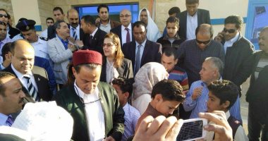 بالصور..محافظ مطروح ووزيرتى التضامن والتخطيط يفتتحون وحدة صحية بالعلمين  