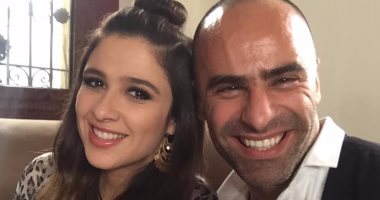 بالصور.. ياسمين عبد العزيز وصالح عبد النبى فى كواليس مسلسل "هربانة منها"