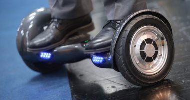 توجيه 17 تهمة لطبيب خلع أسنان مرضاه أثناء ركوب hoverboard