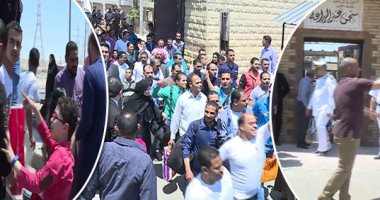 بالصور..الرئيس يعفو عن 1051 سجين بمناسبة ذكرى تحرير سيناء..المفرج عنهم يسجدون على الأرض ويهتفون باسم "السيسى"..القوائم تضم شباب وطلاب جامعات حفاظاً على مستقبلهم..سجين:تعلمت الدرس ومش راجع تانى
