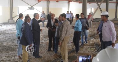 بالصور .. محافظ المنيا يتفقد مجمع للمنسوجات بالمنطقة الصناعية
