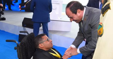 بالفيديو والصور.. معاق يؤدى التحية العسكرية للسيسى: "عمرنا ما هنتخلى عنك يا ريس"