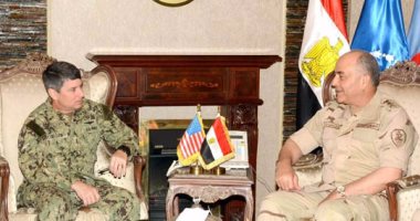 الفريق حجازى يلتقى قائد القوات البحرية للقيادة المركزية الأمريكية