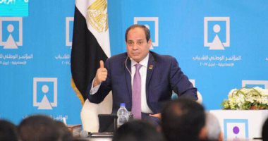 السيسي يجيب عن أسئلة مبادرة "اسأل الرئيس": القضاء محدش يقدر يتدخل فيه وحكمه ملزم للرئيس والحكومة.. نجحنا فى خفض حجم الاستيراد وزيادة الصادرات.. وأطالب المسئولين بمنح تراخيص مؤقتة لمشروعات الشباب بالشوارع