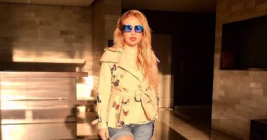بالفيديو والصور.. جولة فى إنستجرام مع النجمات.. رولا سعد تبحث عن "الأحلام" مرتدية "هوت شورت".. داليا البحيرى "هندية".. وديمى لوفاتو تستعرض فستانها من تصميم زهير مراد