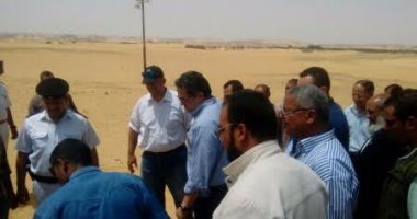 بالصور.. وزير الآثار يتفقد المواقع الأثرية بالواحات البحرية