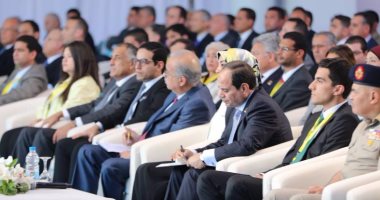 رسائل السيسى للمصريين فى الجلسة الختامية لـ"مؤتمر الإسماعيلية".. الرئيس للشباب: هانسلمكم البلد دى فى أقرب فرصة.. وللحكومة: عليكم بالتجرد والتوازن الذاتى.. ويكشف: ندرب شبابنا بالخارج للعمل مع الوزراء والمحافظين