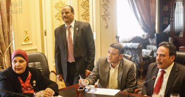 بالصور.. "القوى العاملة" بالبرلمان تطالب بتثبيت عمال النظافة المؤقتين بالمحليات