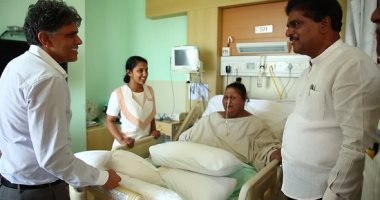 بالصور.. وزير الصحة الهندى يزور "إيمان" أسمن امرأة بالعالم