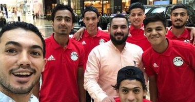 بالصور.. لاعبو منتخب 99 فى جولة حرة قبل ودية الإمارات