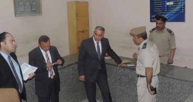 التحقيق مع موظف لاعتدائه على مدرس لسماحه لطليقة الأول رؤية ابنهما بالمدرسة