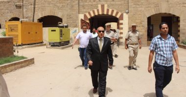 بالصور.. مدير أمن أسوان يتفقد قسم أول وإدارة المرور