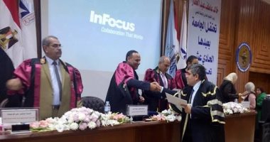  بالفيديو.. رئيس جامعة كفر الشيخ يكرم المتميزين