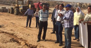 وزير الإسكان يتفقد الأعمال بحديقة الشيخ زايد.. وينتقد تأخر التنفيذ
