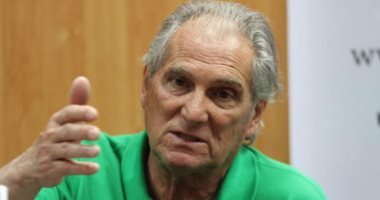 أحمد عادل عبد المنعم يتبادل الأحضان مع مانويل جوزيه ويعلق: الأسطورة
