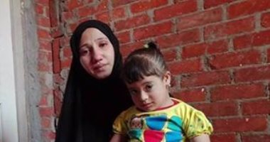 بالفيديو.. "جنى" تعانى من ثقبين بالقلب وتحتاج جراحة عاجلة بمستشفى المنصورة