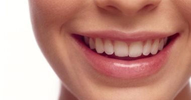 5 وصفات طبيعية سهلة تخلصك من مشكلة اسمرار الشفتين 