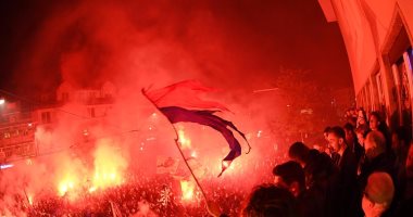 بالفيديو.. الشماريخ تشعل احتفالات عمر جابر مع جماهير بازل بلقب الدورى