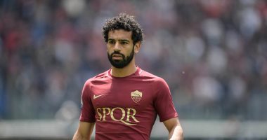 محمد صلاح يقدم واجب العزاء فى ضحايا حادث المنيا