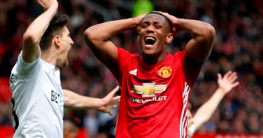 مانشستر يونايتد يخسر نقطتين ولاعبين ودورى الأبطال بالتعادل أمام سوانزى